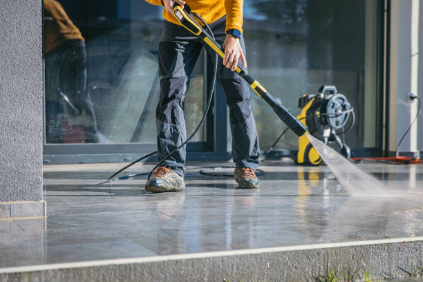 Best Commercial Building Pressure Washing  in Evansville, WI