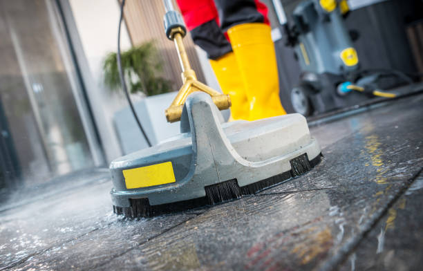 Best Pressure Washing Driveway  in Evansville, WI